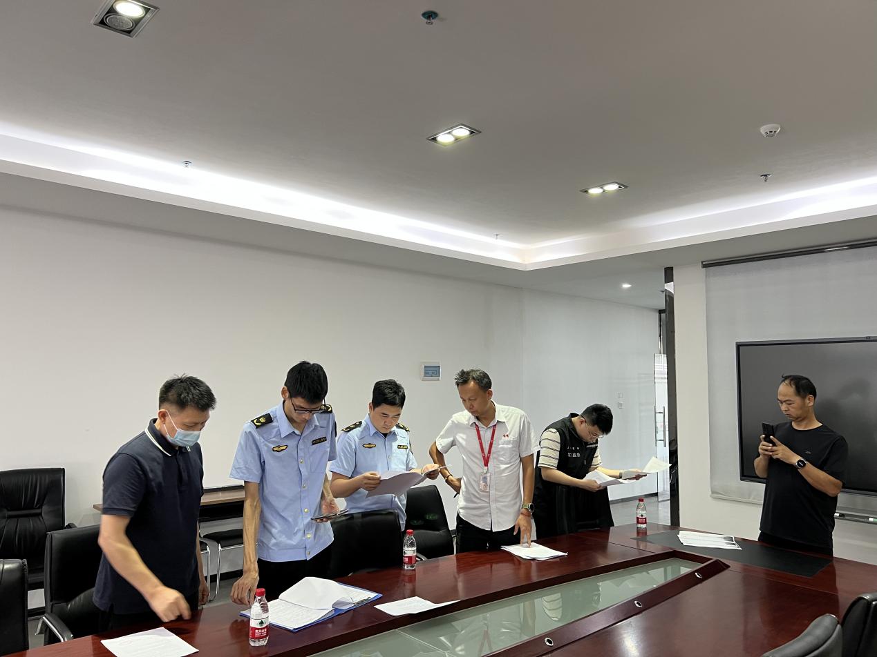 區(qū)應(yīng)急管理局對(duì)企業(yè)開(kāi)展安全生產(chǎn)檢查20240924.docx_1